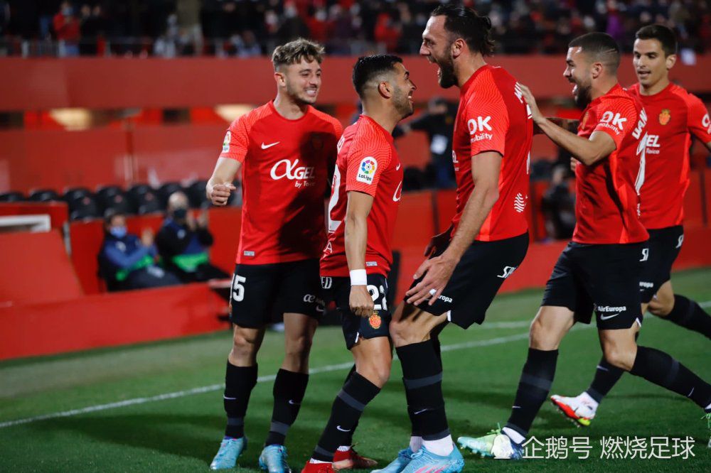 战报07:10美联 辛辛那提FC2-2（120分钟2-3）哥伦布机员07:30智利甲伊瓦顿0-2奥希金斯08:00巴甲 米涅罗竞技2-1圣保罗09:00墨联 墨西哥美洲队2-0利昂05:00NBA 快船113-112勇士06:00NBA 黄蜂117-123森林狼08:00NBA 活塞101-110骑士09:00NBA 雄鹿132-121老鹰09:00NBA 公牛124-118鹈鹕09:00NBA 热火129-144步行者今日焦点战预告14:00澳超 纽卡斯尔喷气机 VS 墨尔本城 亚冠错失三分，墨尔本城做客赢球结束连续不胜颓势？！